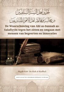 Omslag van De waarschuwing van Ahl as-Sunnah as-Salafiyyīn tegen het zitten en omgaan met mensen van begeerten en innovaties